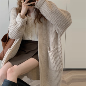 【送料無料】 アウター 4色 色 羽織り ロングカーディガン ロング ロング丈 袖あり 長袖 フレア Aライン ポケット 厚手生地 ニット ケーブルニット かわいい 大人可愛い 綺麗 シンプル カジュアル 大人 おしゃれ お洒落 大人女子 こなれ感 コンサバ 定番アイテム 体型カバー 無地 秋 冬 30代 40代 レディース 女性用 ママ ママ服 デート お出かけ 女子会 お呼ばれ お茶会 授業参観 休日 アウトドア 着回し 普段使い デイリーユース オルチャン 韓国 ファッション あったか