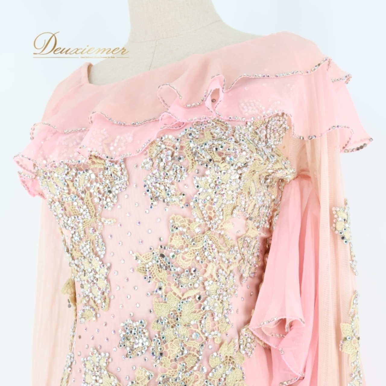 社交ダンス 衣装 スタンダードドレス ワンピース ドレス スタンダード ピンク フロート レース デモ 競技 ダンス パーティ 発表会 落ち感 綺麗 華やか 明るい ピンク系 柔らかい 素材 揺れる スカート シフォン 2枚重ね ふわふわ おしゃれ エレガント フェミニン フォーマル 上品 かわいい