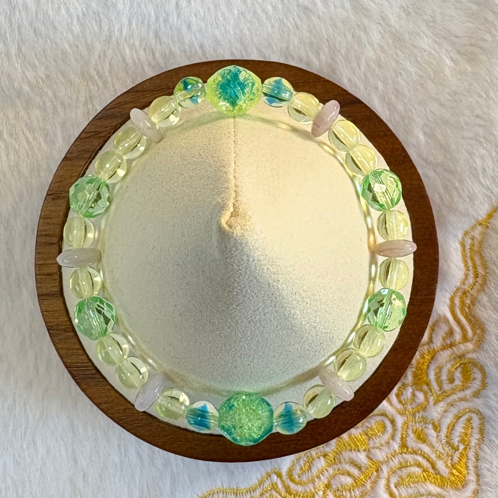 一点もの】チェコ産ウランガラス ブレスレット｜翠の記憶｜鑑賞用UV