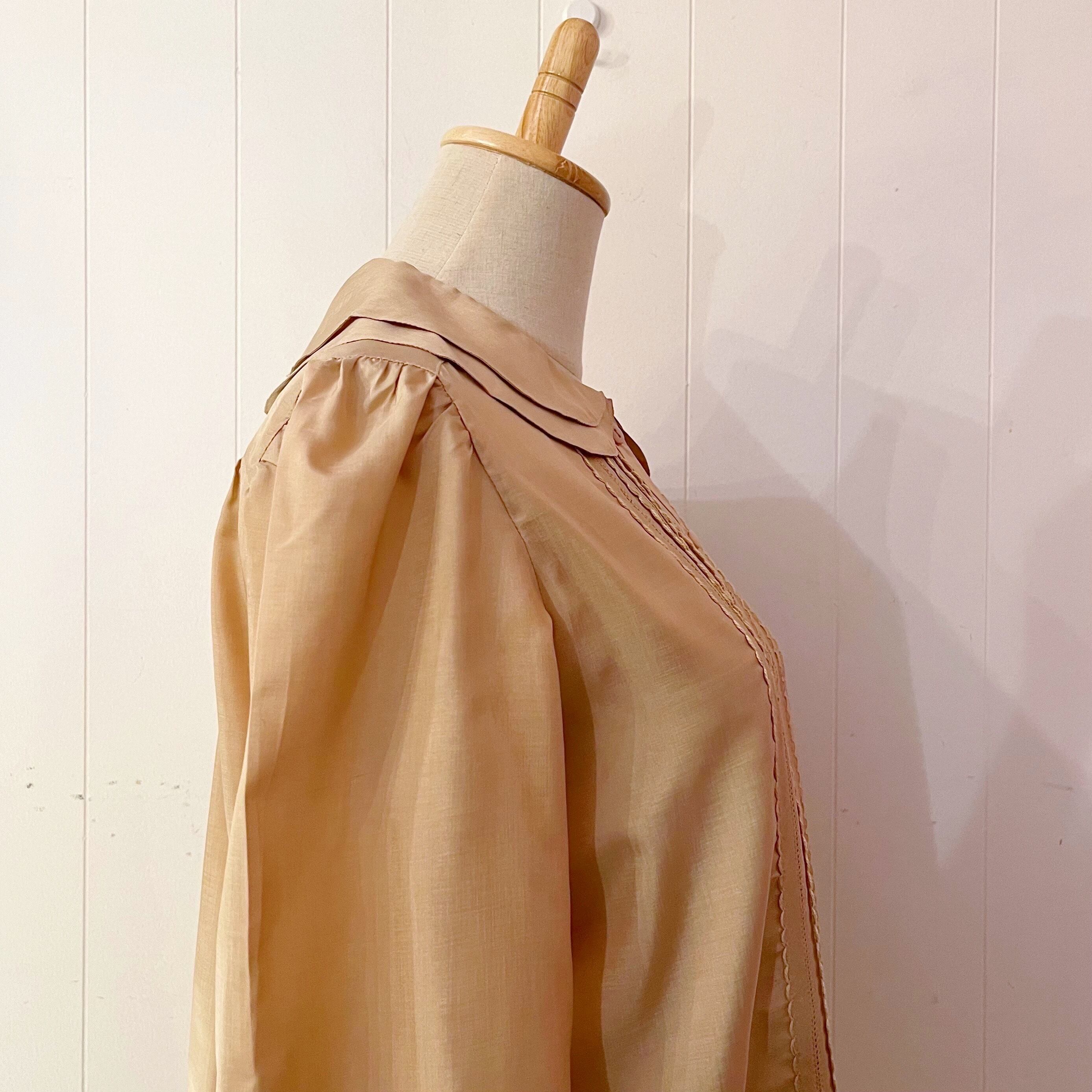 beige double collar blouse