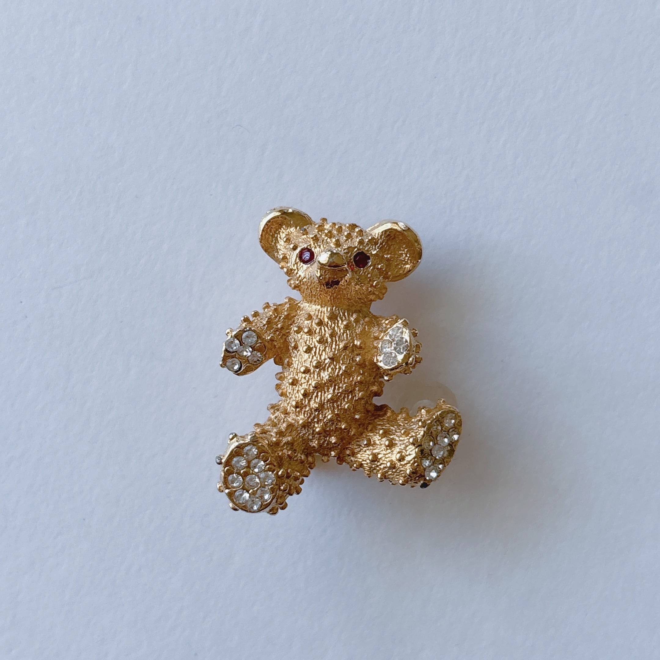 サンリオ　ベア　くま　ブローチ　旧ロゴ　昭和レトロ　1986 日本製 Vintage 70s - 80s gold tone teddy bear brooch ヴィンテージ 70年代