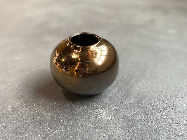 〈vintage〉round gold vase