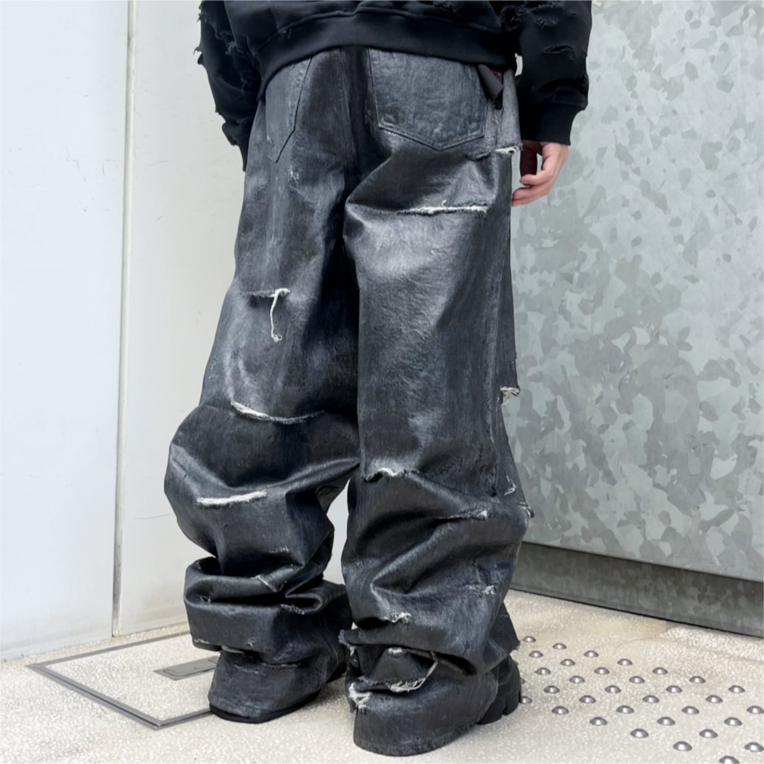 パンツ KAMIEN TITAN BAGGY PANTS emostanceclub KAMIEN TITAN BAGGY PANTS emostanceclub - メルカリ