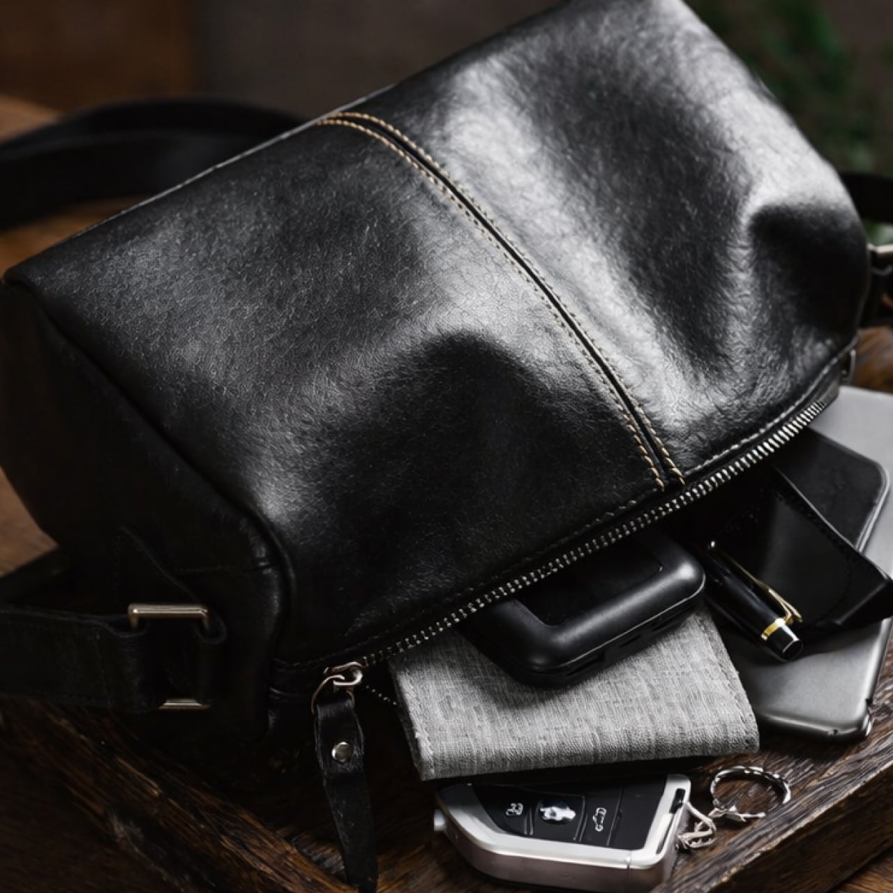 本革 ショルダーバッグ メンズ｜クロスボディバッグ｜リバーシブル仕様