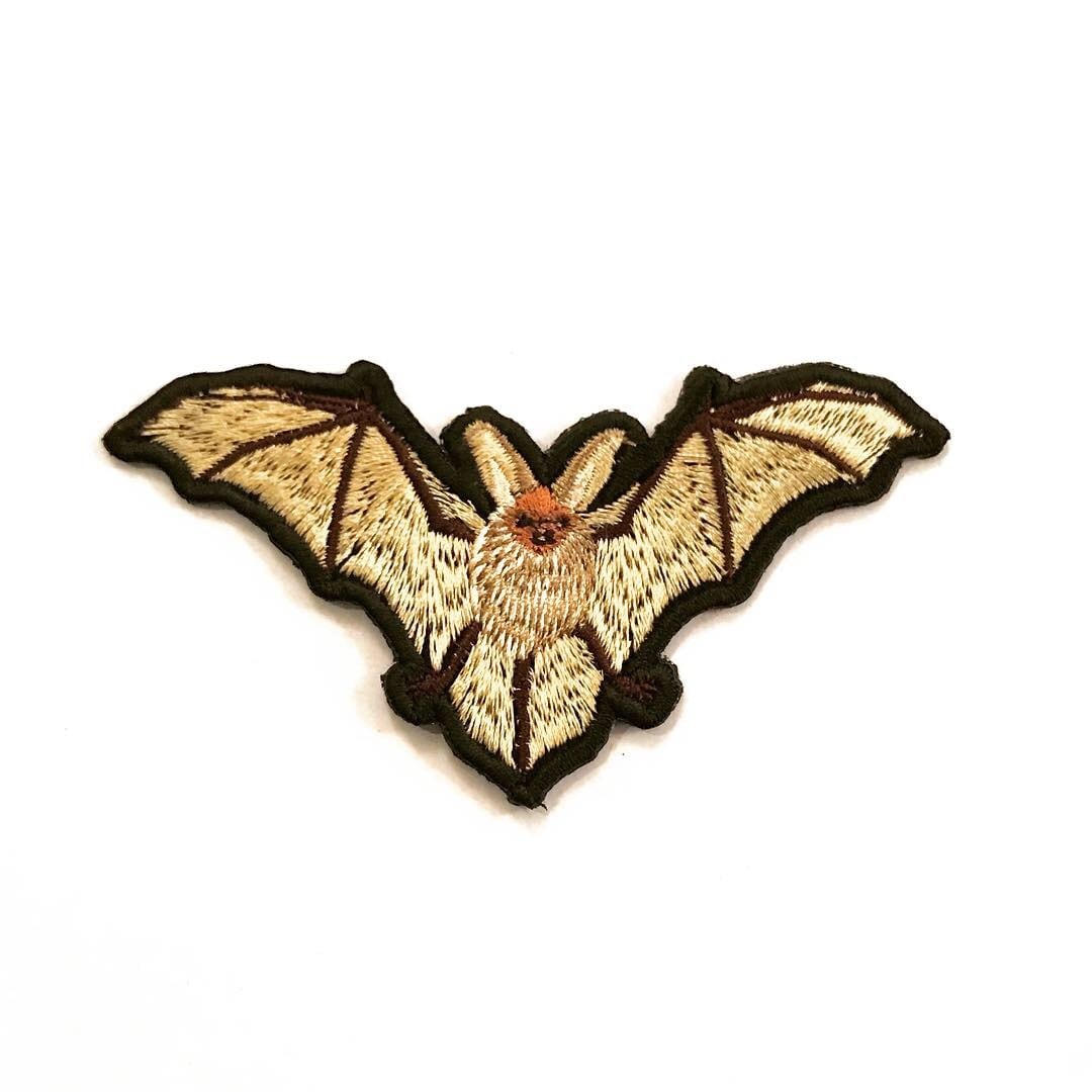 ウサギコウモリの刺繍ワッペン | アトリエリジッタ