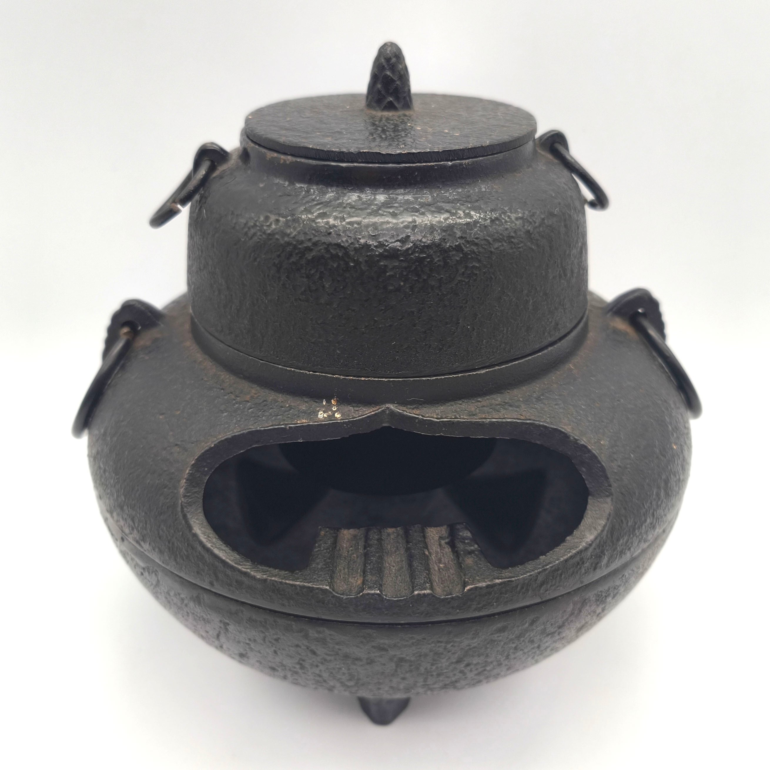 釜敷 南部鉄器 岩鋳 灰皿 小物入 ケース 入れ物 王将/将棋 鉄器 鉄製 文秀堂 南部鉄器 風林火山 輪菊 プレゼント 初任給 岩鋳 ( （小） 艶消麻色 喫煙具・ライター