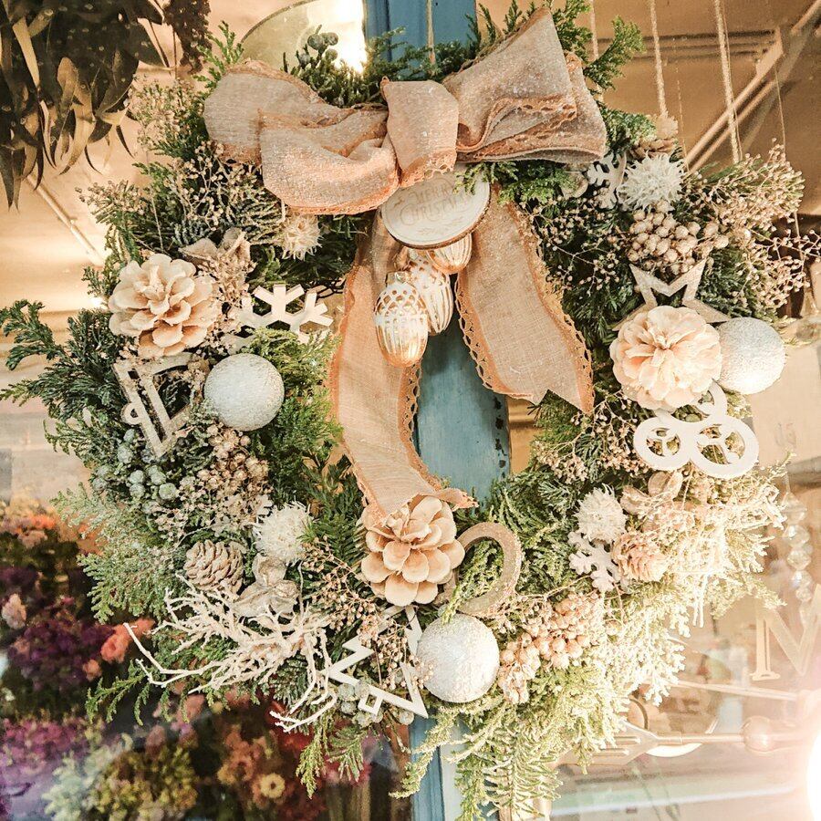 クリスマスリース 40cm フレッシュグリーン ホワイト系 オシャレ 北欧風 生木 アレンジメント Maison Fleurie Base店