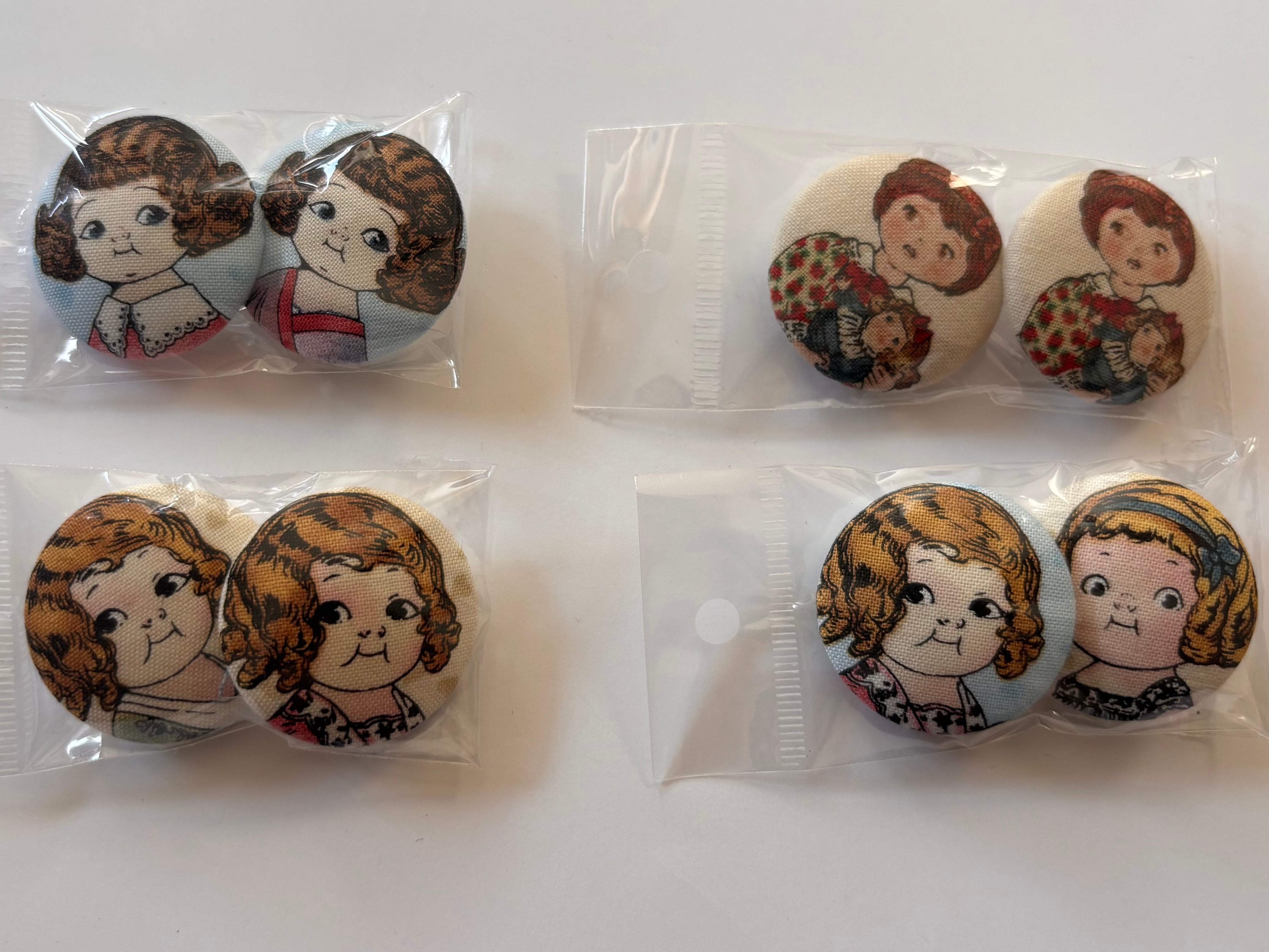 完成ꗯはるママ様⚘handmadeトイプードルくるみボタン⚘ありがとうございます トイプードルのヘアゴム くるみボタン | PAY ID