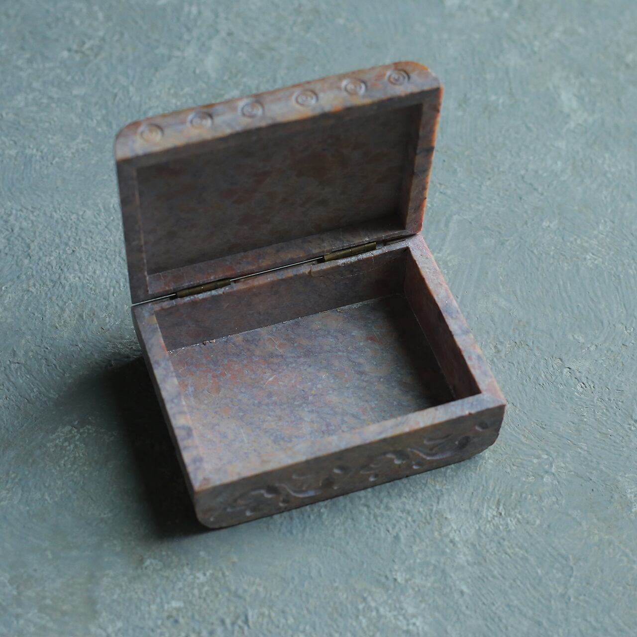 石で作られた、インドの宝石箱 | 木と、輝と。| 一点もの ヴィンテージ