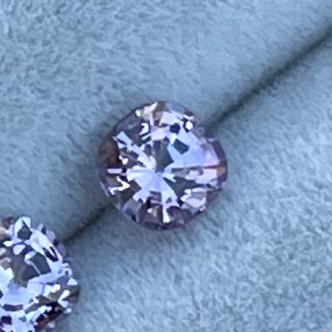 26-2. ラベンダースピネル 4.5x4.5mm, 0.49ct - スリランカ産