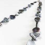 秋冬にぴったりなアイテム！ 淡水パール・シェル ミックスネックレス ne1094