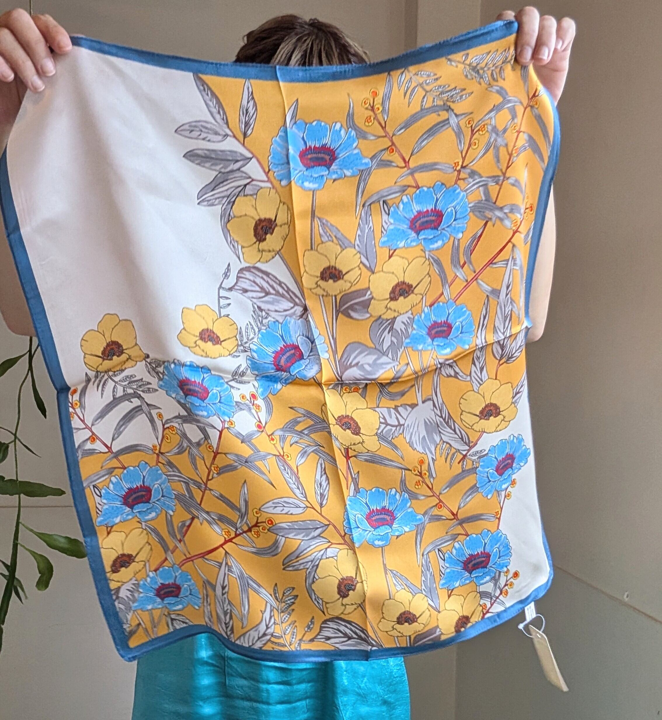 シルクプチスカーフ / イエローブルー系 花柄 | 服と雑貨ume 大阪市北