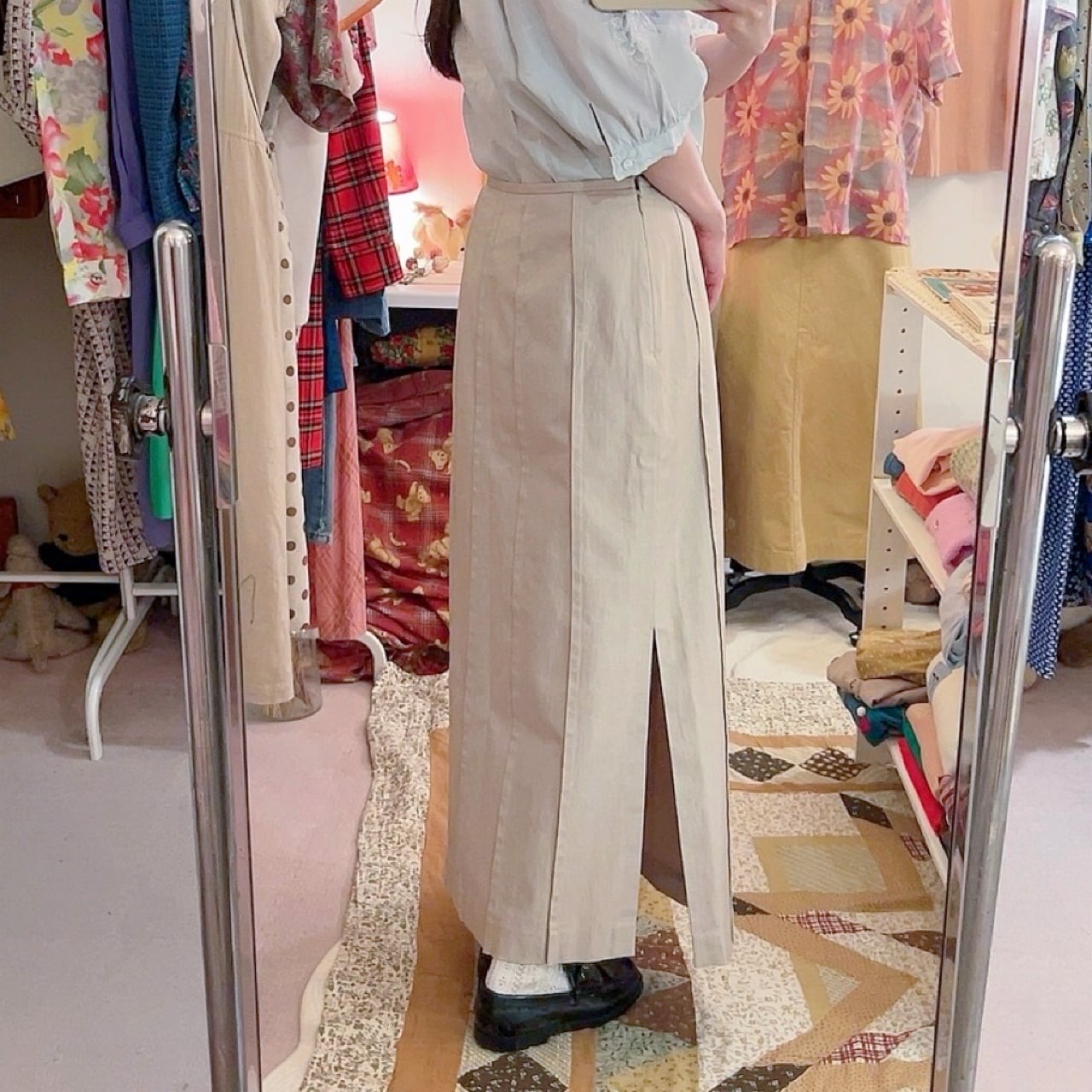 beige pleats side slit long skirt