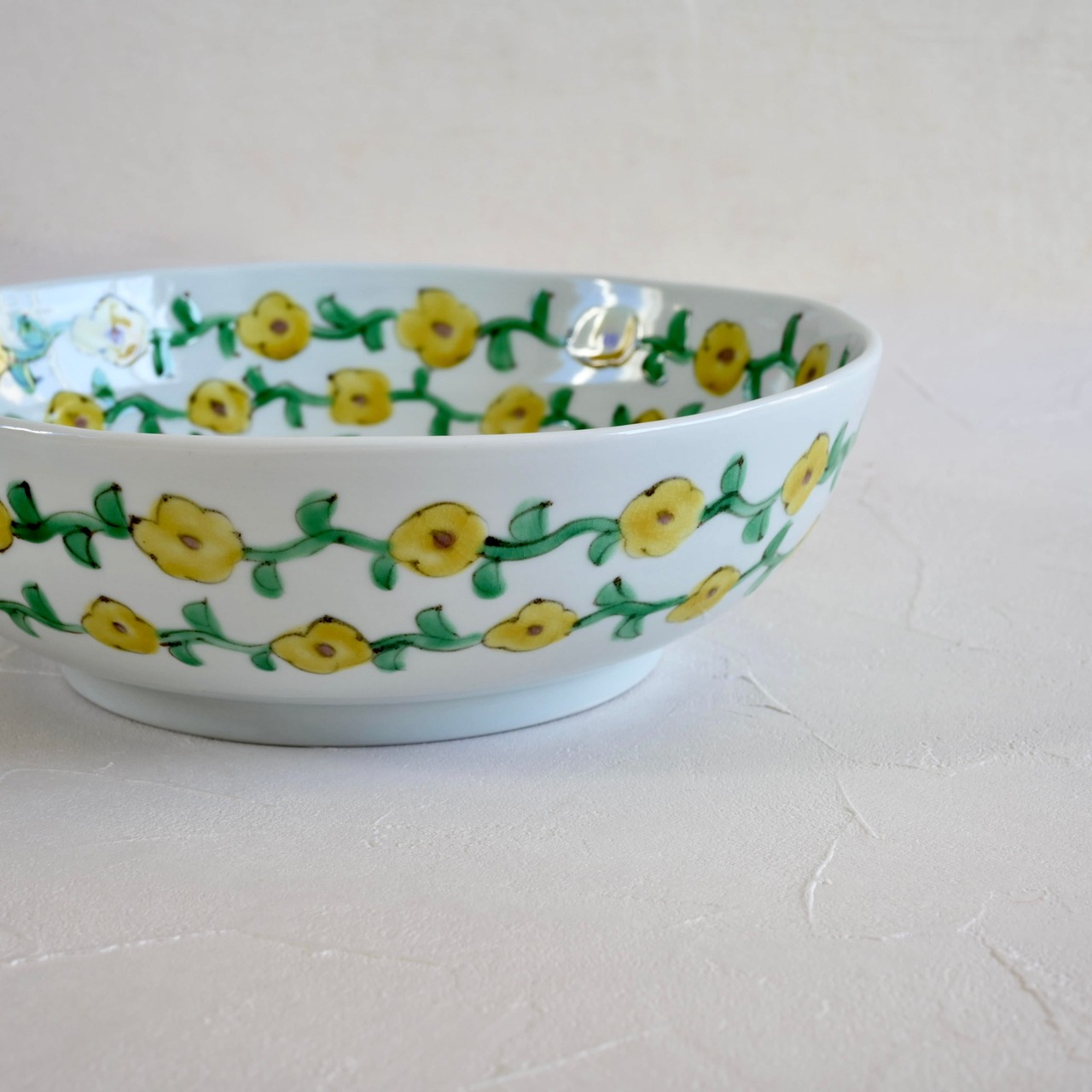 村田菜穂美作 「8.5寸ボウル鉄絵花ぞう唐草もよう」