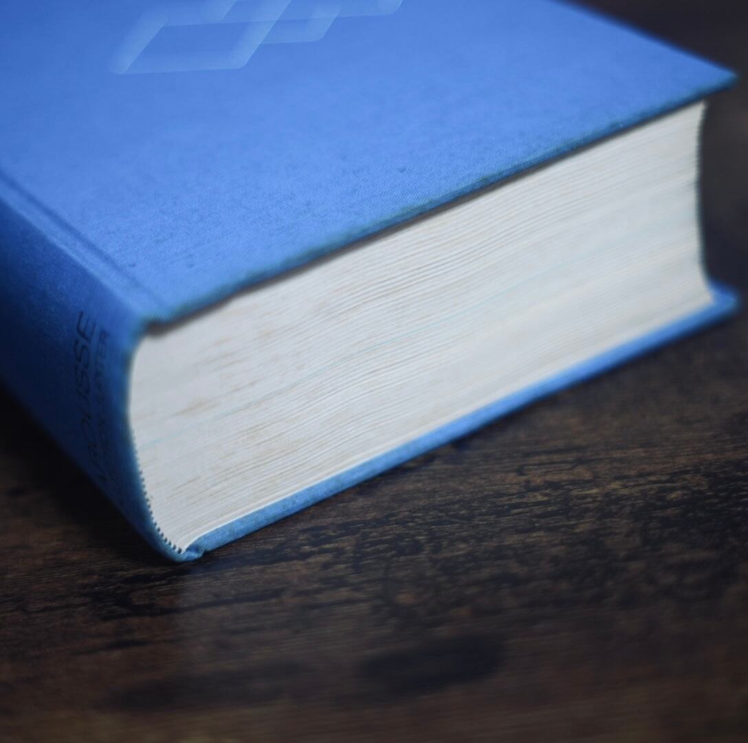 インテリアに最適な分厚い青色の洋書 Vintage Book 洋書 古書
