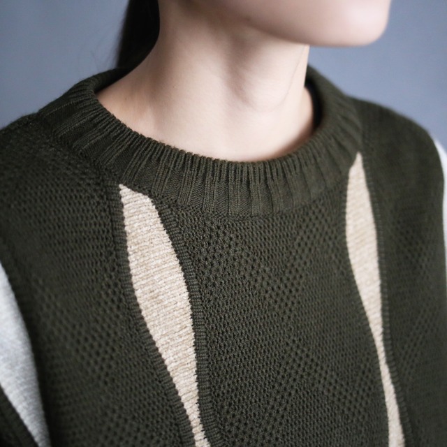 3D knit switching pattern loose sweater