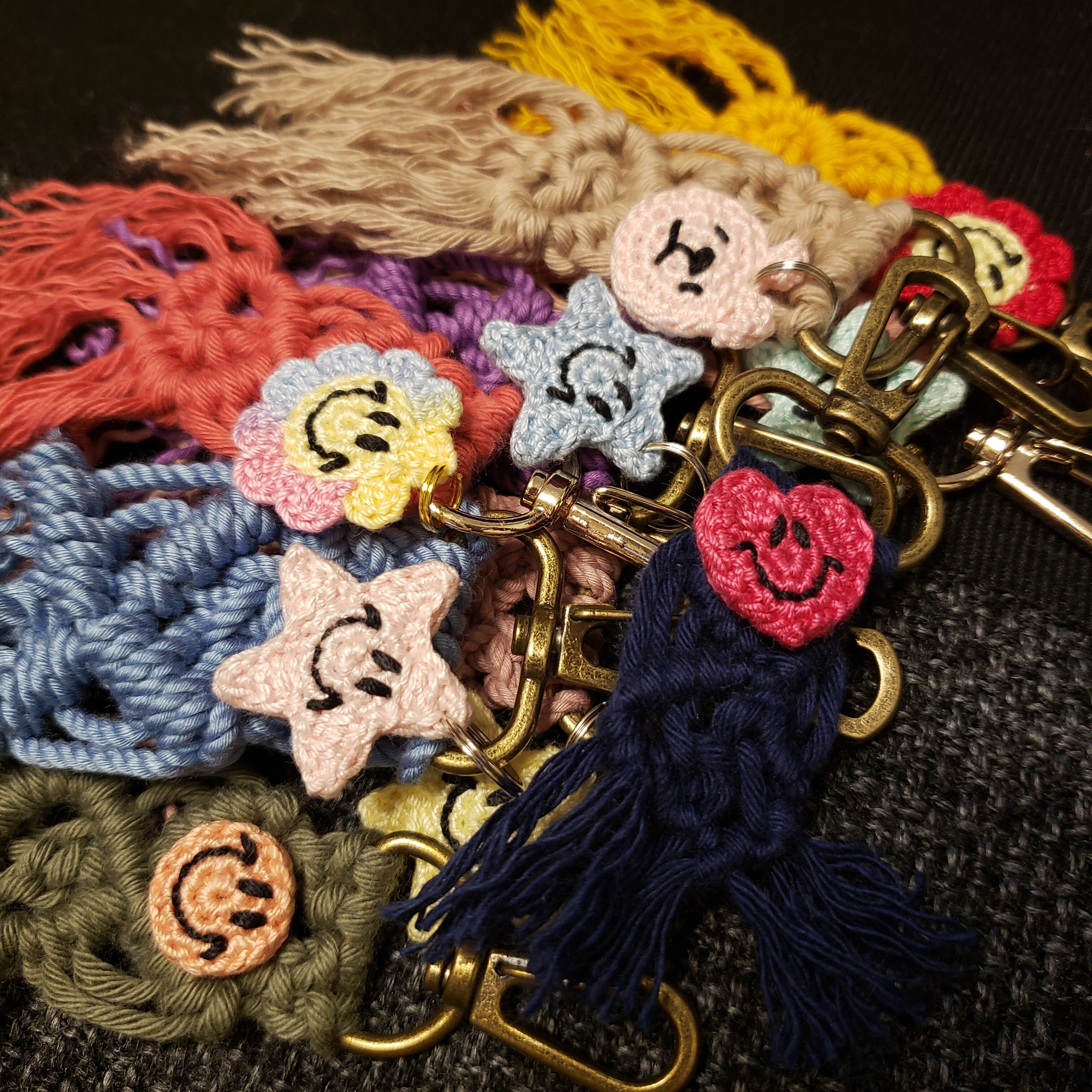 マクラメ】◇スマイル付き◇キーホルダー◇キーリング◇gimmickcharm