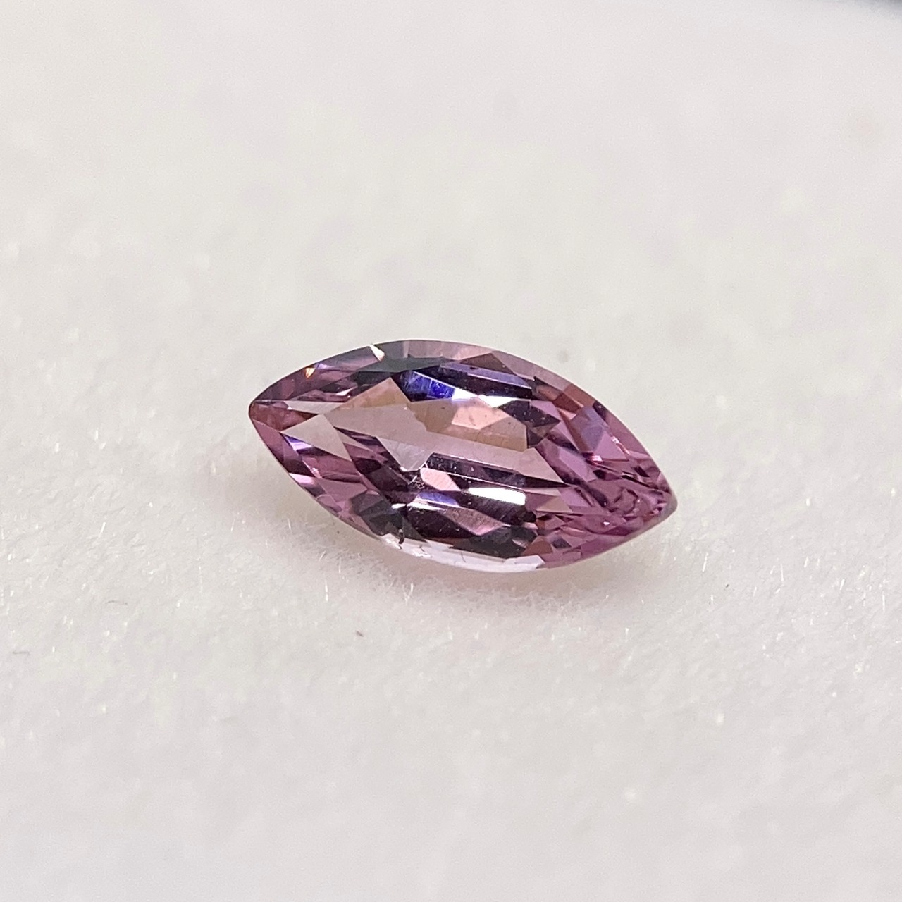 スピネル マーキスカット ルース 0.40ct ピンク系 約7mm×3.5mm r-0657