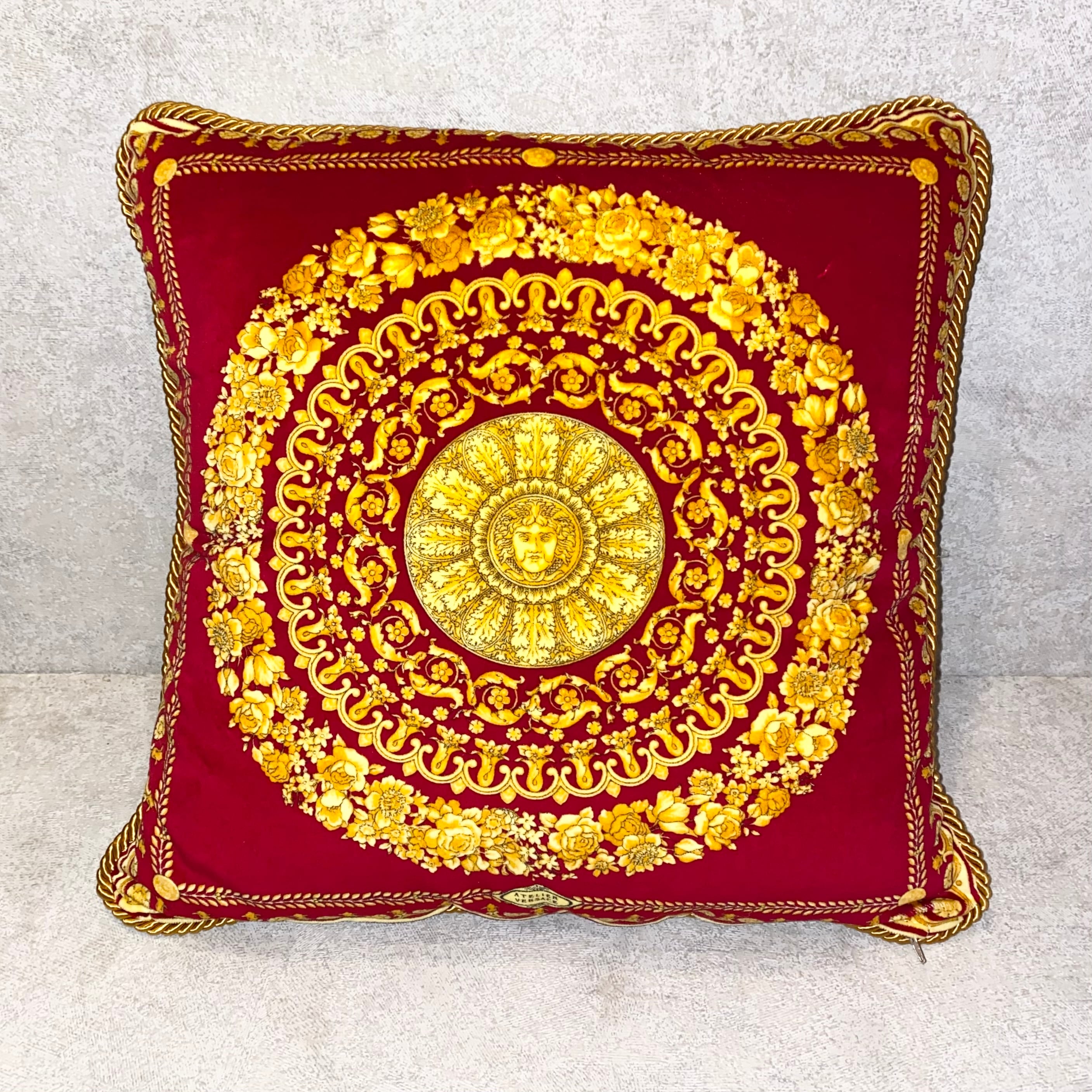 VERSACE reversible color baroque pattern velour cushion | NOIR ONLINE