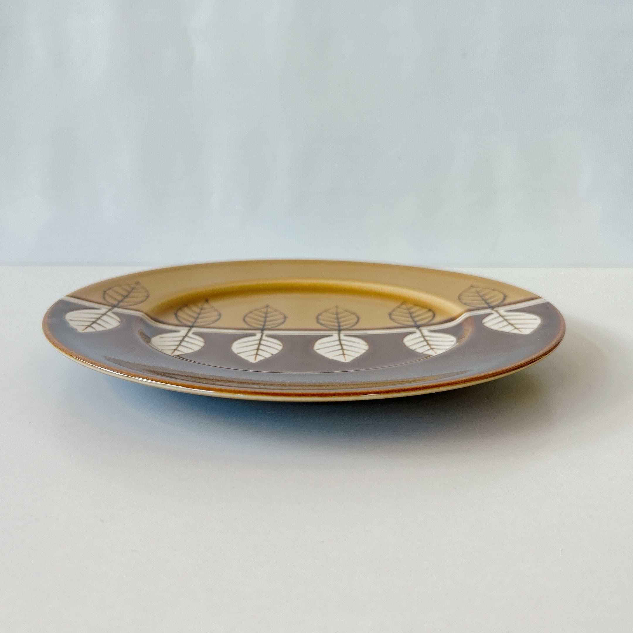 塗り分け葉っぱ 秋 リム型9吋皿 | FUTADA