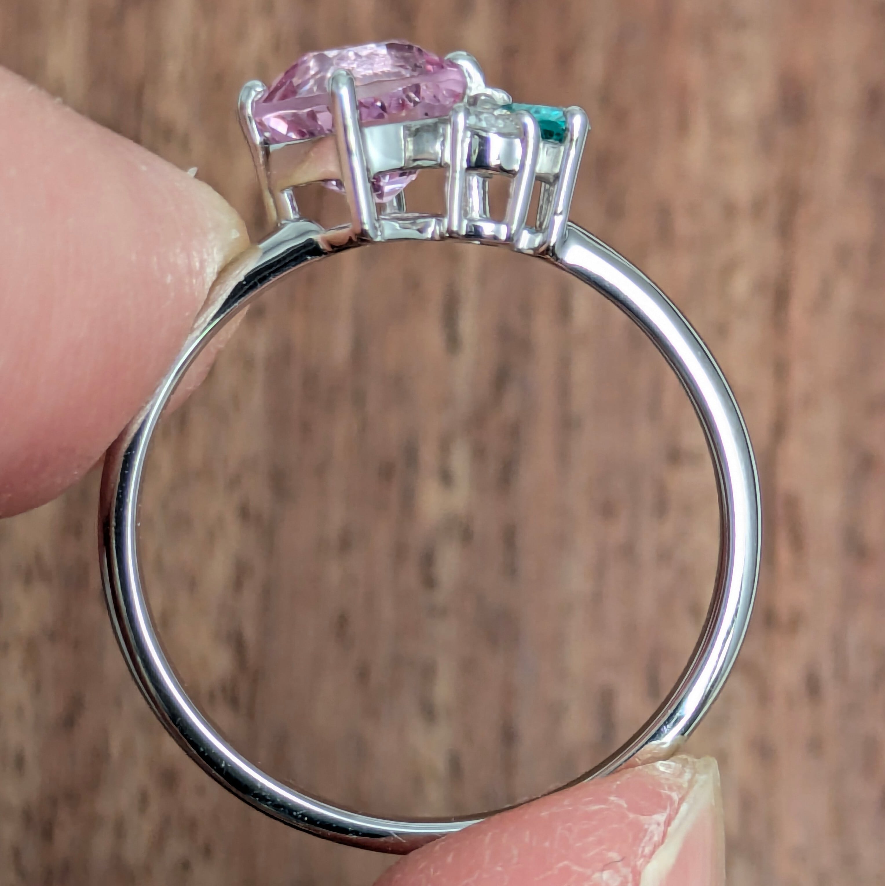 バターリャ産パライバトルマリンのリング バターリャ産パライバトルマリンのリング V118946012 卸売り