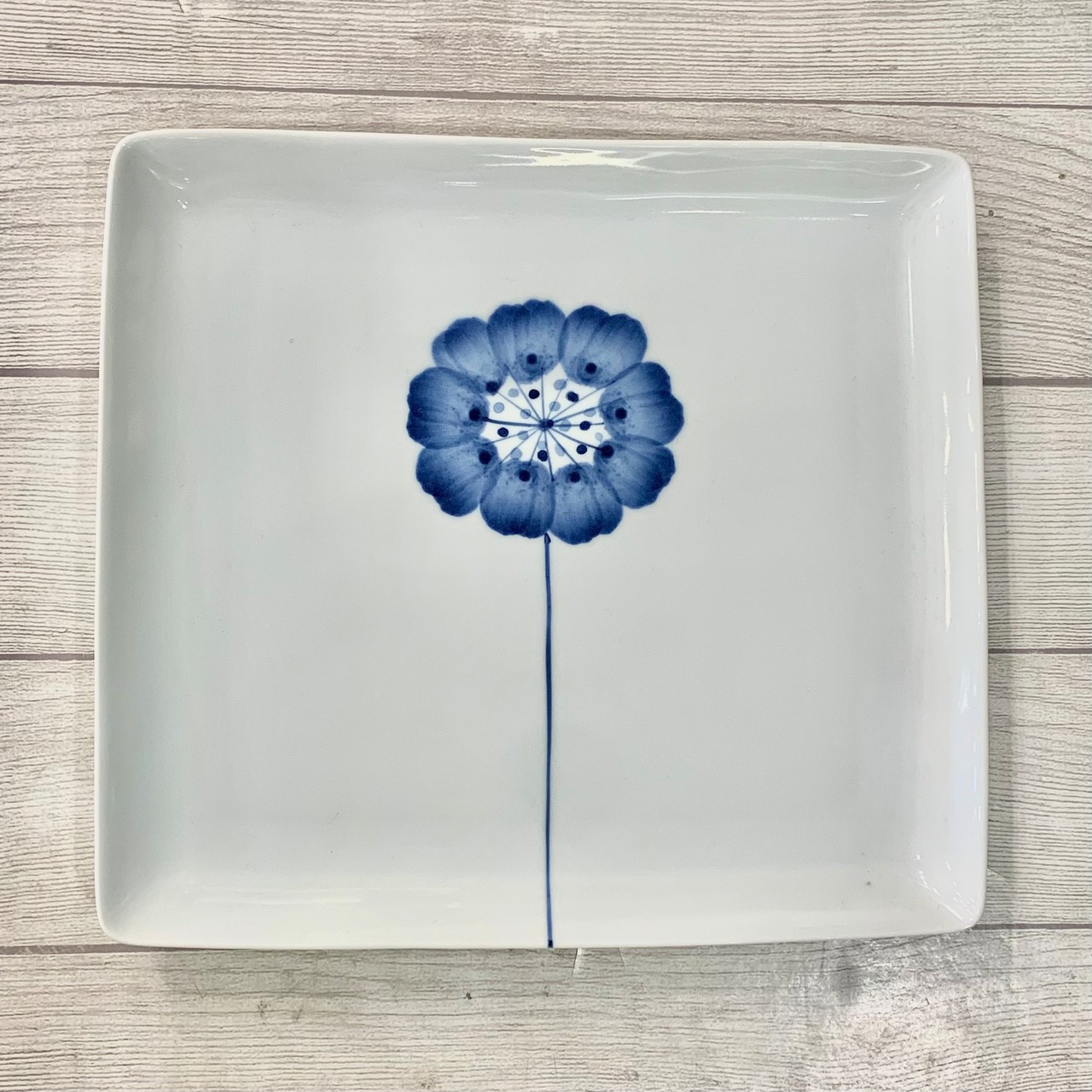 【波佐見焼】【和山窯】【一輪花】 【プレート大】角盛皿　シンプル　可愛い