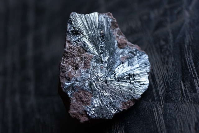 パイロルーサイト　Pyrolusite　③