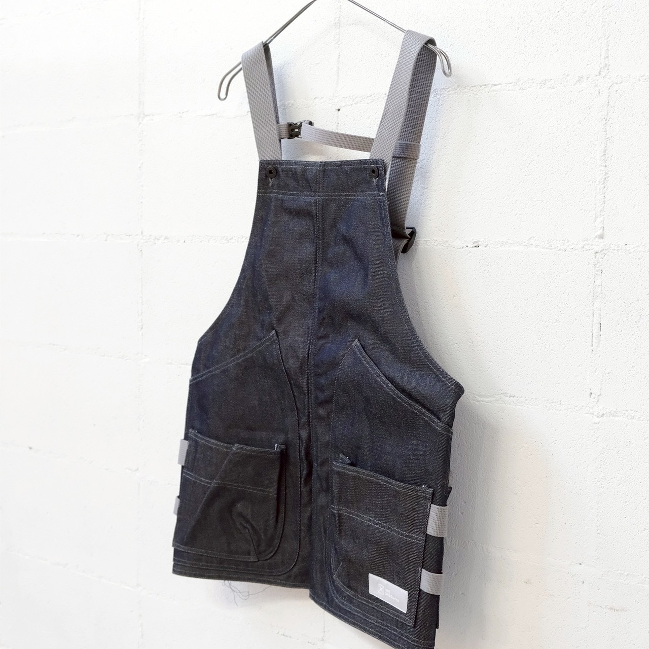 【NEW】リビセンオリジナルエプロン by iori products | カーキ・ベージュ・デニム