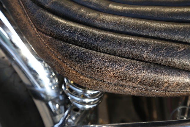 【抽選販売】クラックレザー : 60sクラシック コブラシート ［縦タック&ロール］　(CCC01)