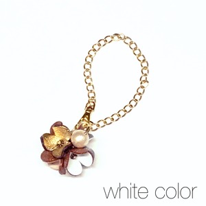 再入荷【アウトレット】３Dレザーフラワー クローバーM (ピン付タイプ)5個入(ホワイト)