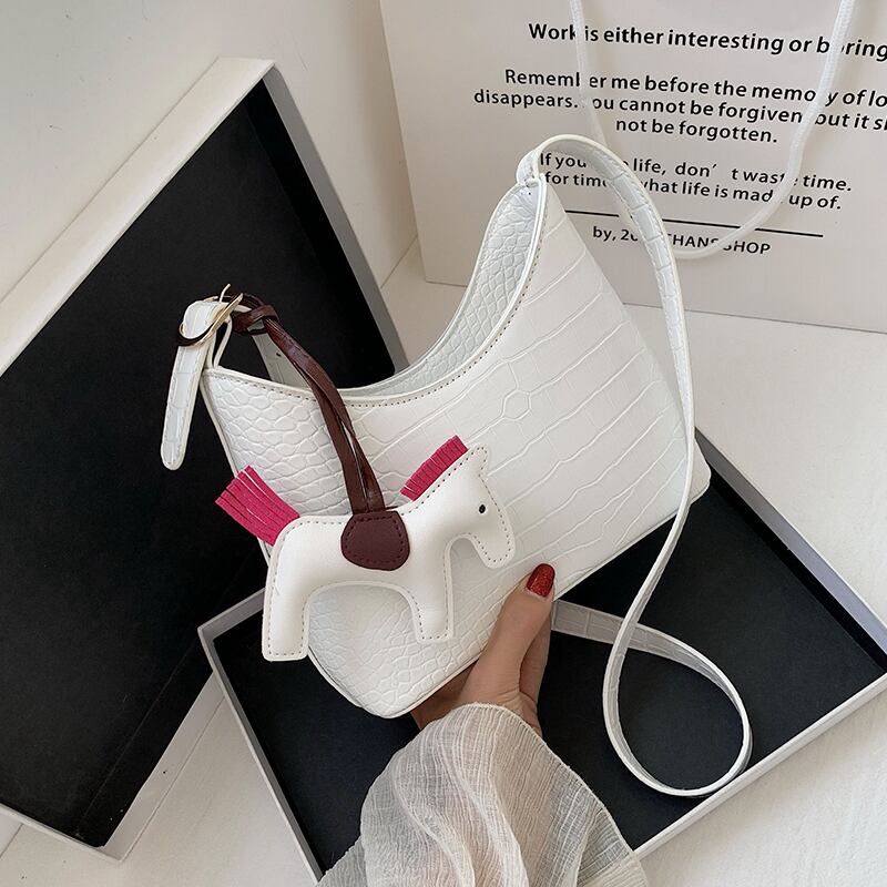 eignレディーススモールバッグ2020サマーニューウェーブインワイルドショルダーメッセンジャーバッグネットレッドファッションクレセントバッグ Tiancai_Wing_Bag9654709