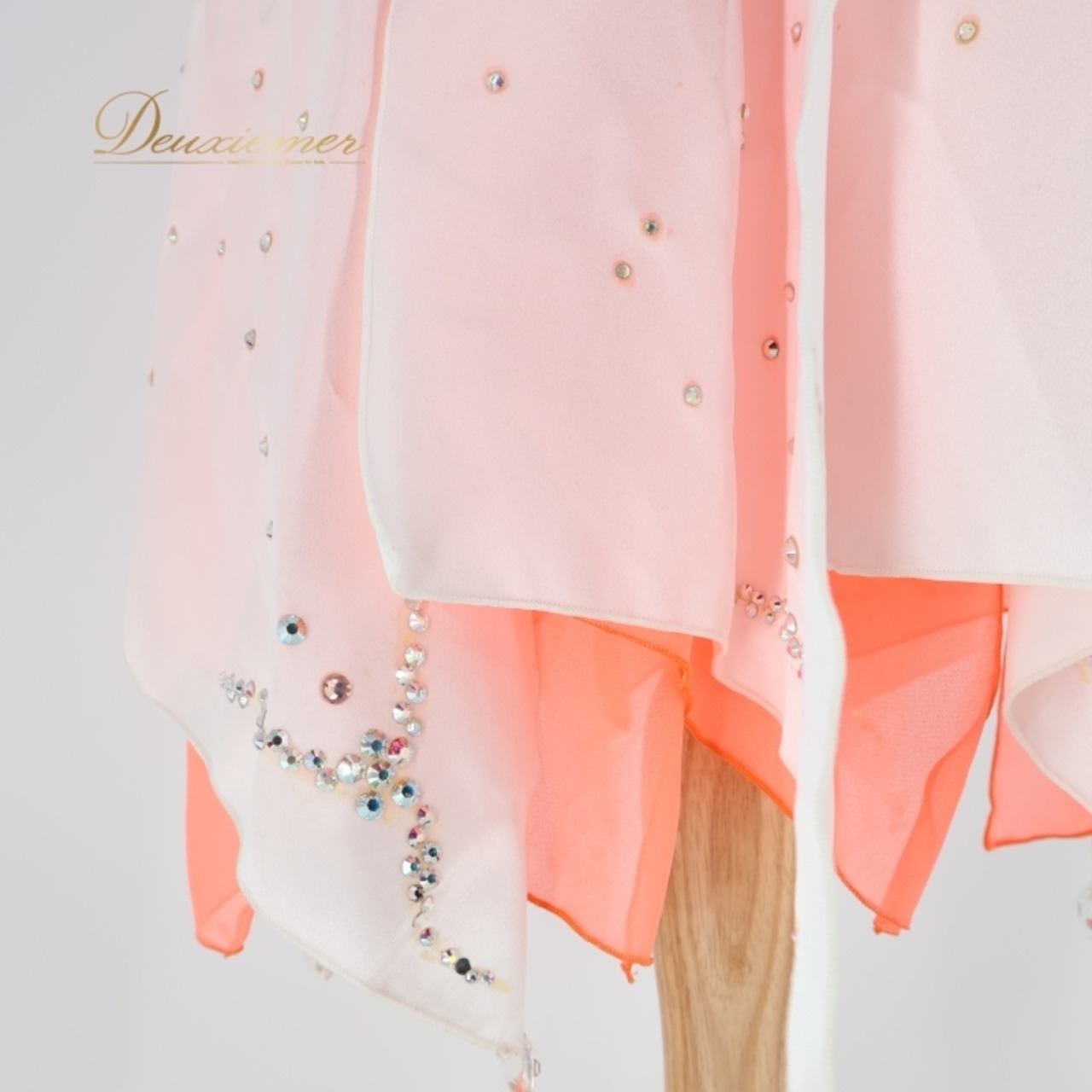 社交ダンス 衣装 ラテン ドレス ワンピース 白 ピンク Scarlet スカーレット ホワイト系 ピンク系 ブラック系 パーティ 発表会 サーモン ダンスウェア 軽量 フォーマル 可愛い おしゃれ レディース 踊りやすい コスチューム ステージ