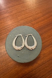 【送料無料】Vintage 925 Sterling Silver Etched Puffy Hoop Earrings