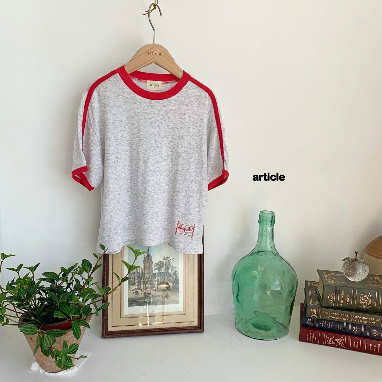 [article] Betty Needlepoint Tee (JS/JM) / [아티클] 베티자수티 (JS/JM)