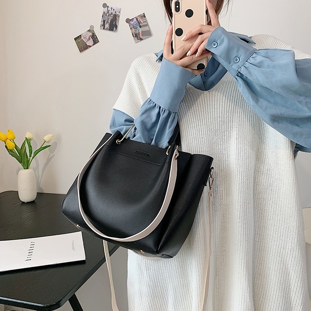 バッグ レディース ショルダーバッグ ハンドバッグ 鞄 カバン 型押し エンボス かばん 4色 肩がけ 肩掛け 斜め掛けバッグ スクエア型 かわいい 大人可愛い きれいめ カジュアル フェミニン おしゃれ お洒落 おとな ラブリー キュート ガーリー 抜け感 無地 OL 通勤 学生 通学 デート お出かけ 女子会 休日 コンパクト ブラック イエロー ブルー カーキ 春 夏 秋 冬 10代 20代 30代 40代 50代 ママ  韓国系 普段使い 楽ちん モテ トレンド 流行 送料無料 オフィスカジュアル