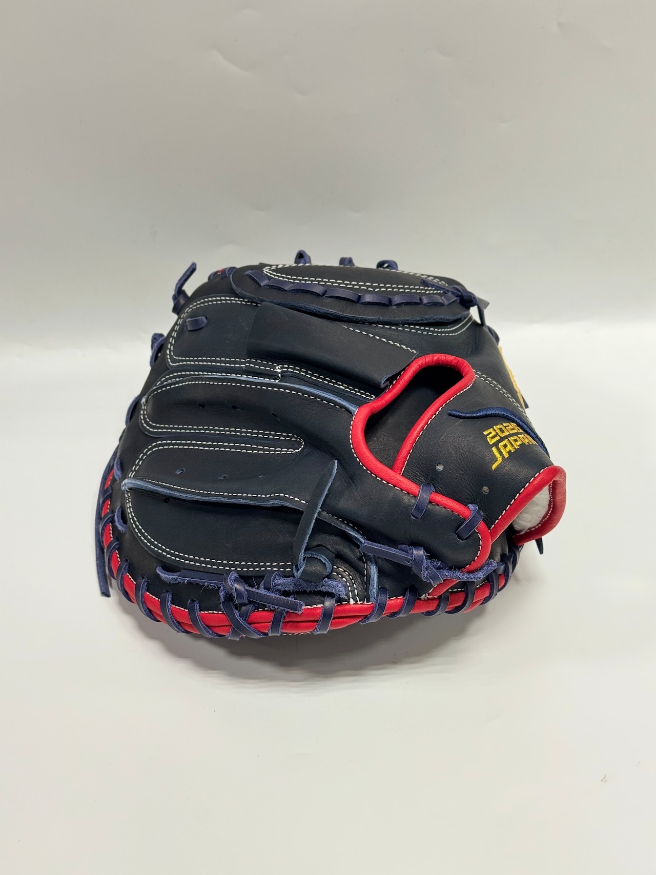 KUBOTA SLUGGERー久保田スラッガー 2026年侍JAPAN限定軟式グラブ 右投げ用 KW2型 KSブラック×レッド 限定ラベル・画像3
