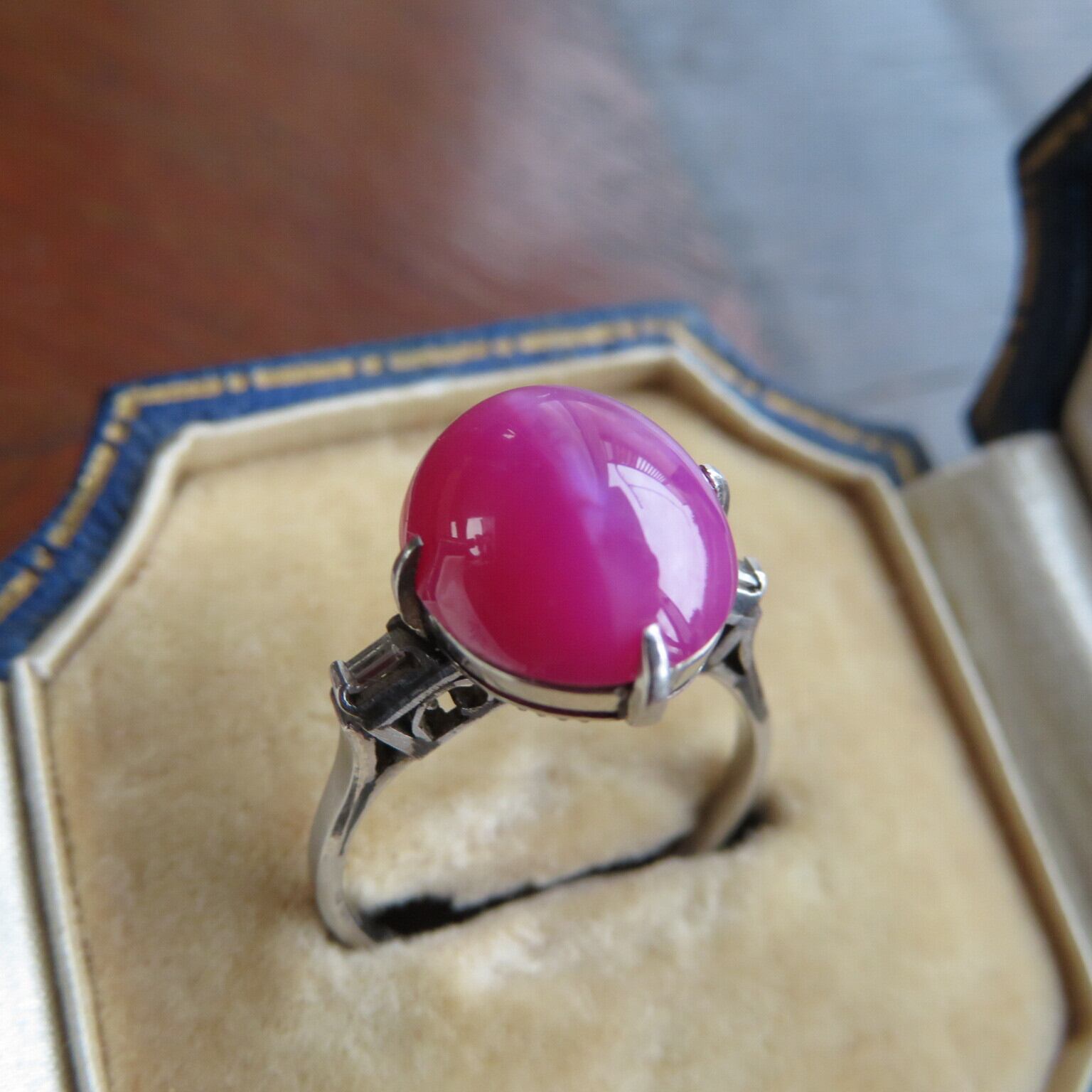 ヴィンテージ　千本透かしプラチナに合成スタールビーのリング