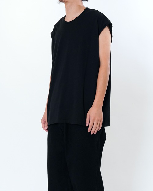 universal products. " SLEEVE LESS T-SHIRTS(BLACK)"