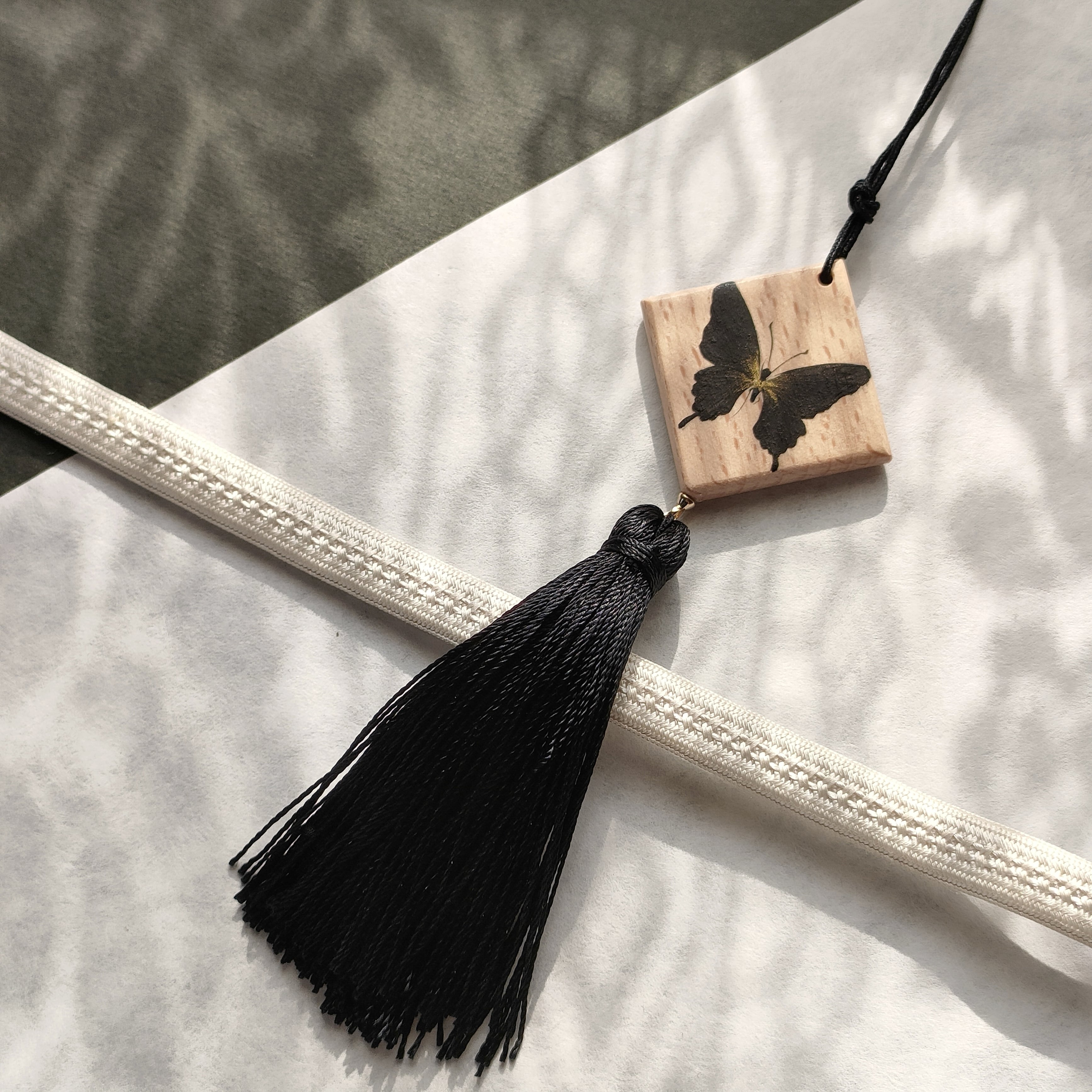 手鏡帯飾り 黒蝶 タッセル根付 手描き絵付け 着物浴衣 | 絵付け こあん