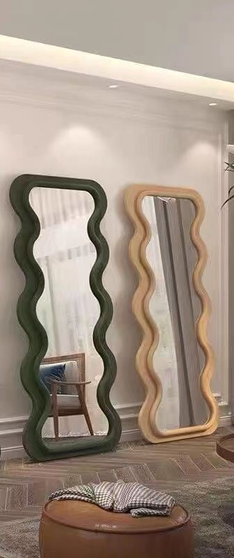 ユニークな姿見鏡 フラットヘッド×ウェーブ形状 ユニークな姿見鏡 フラットヘッド×ウェーブ形状 | Russel 海外