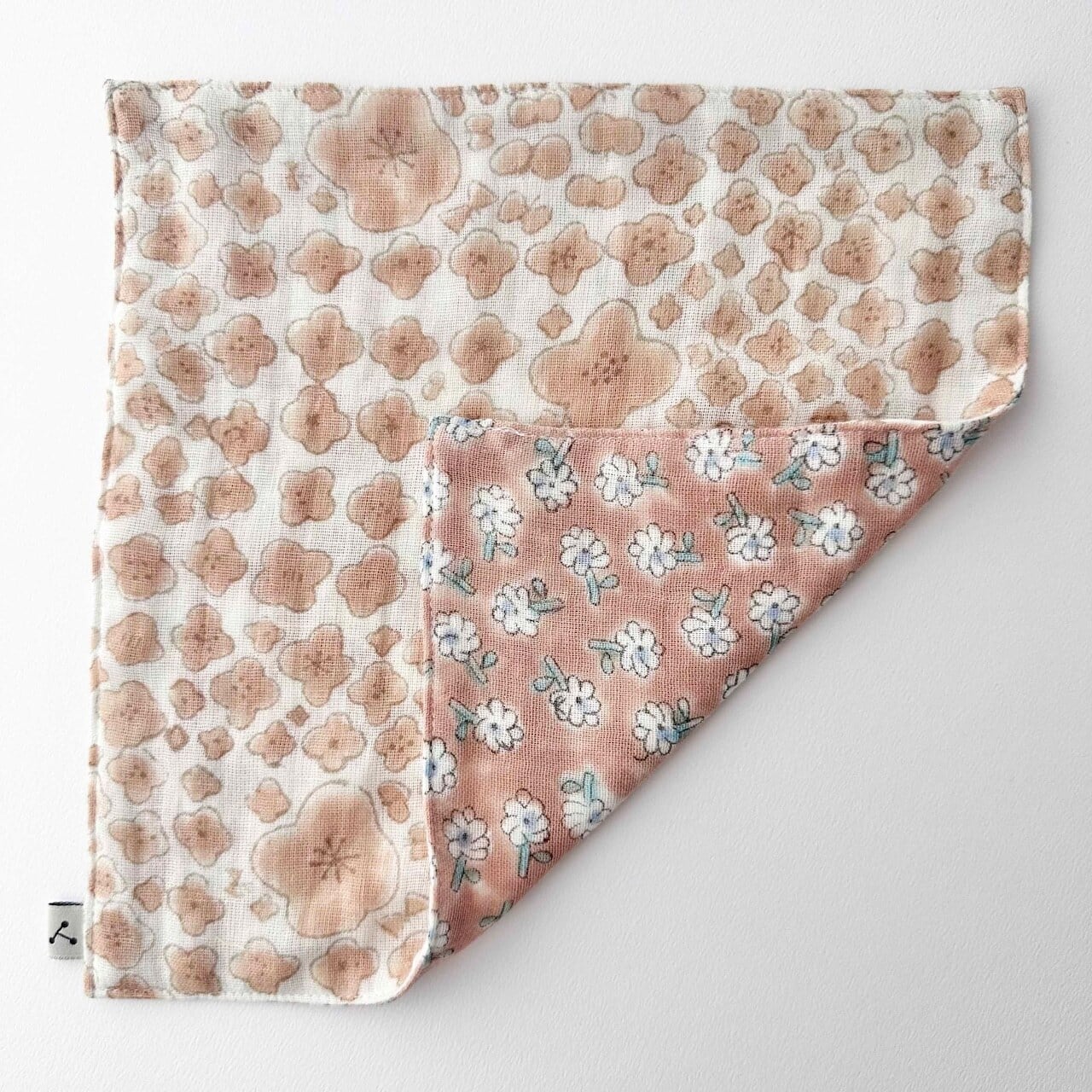 admi リバーシブルガーゼハンカチ Hanauta ブラウン × Mankai ブラウン ad06