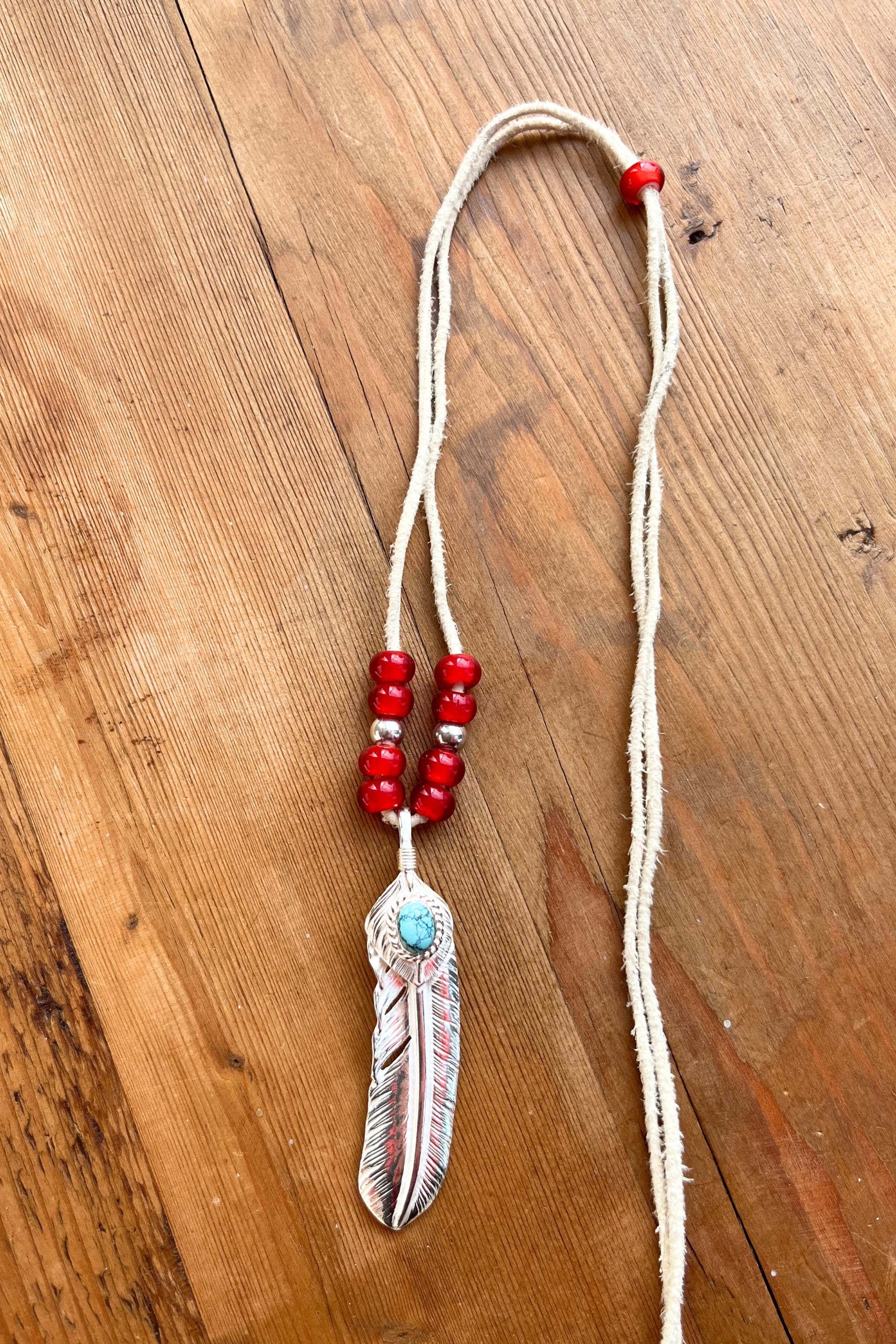 【NEWカラー入荷！】上銀銀縄天然ターコイズ付き特大フェザー（左向き）