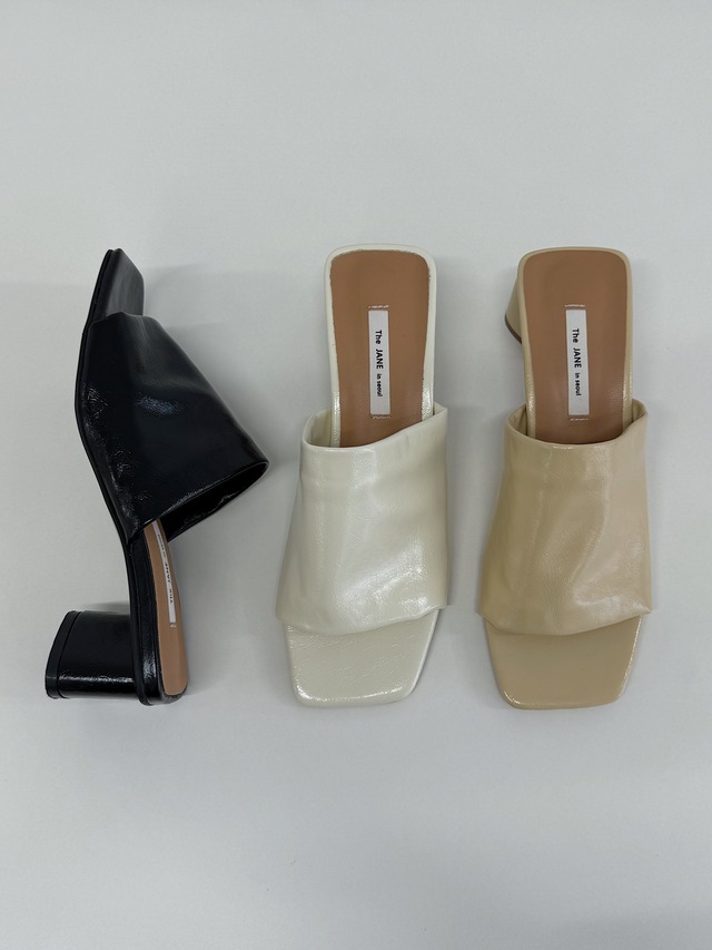 soft wrinkle leather triangle heel sandal