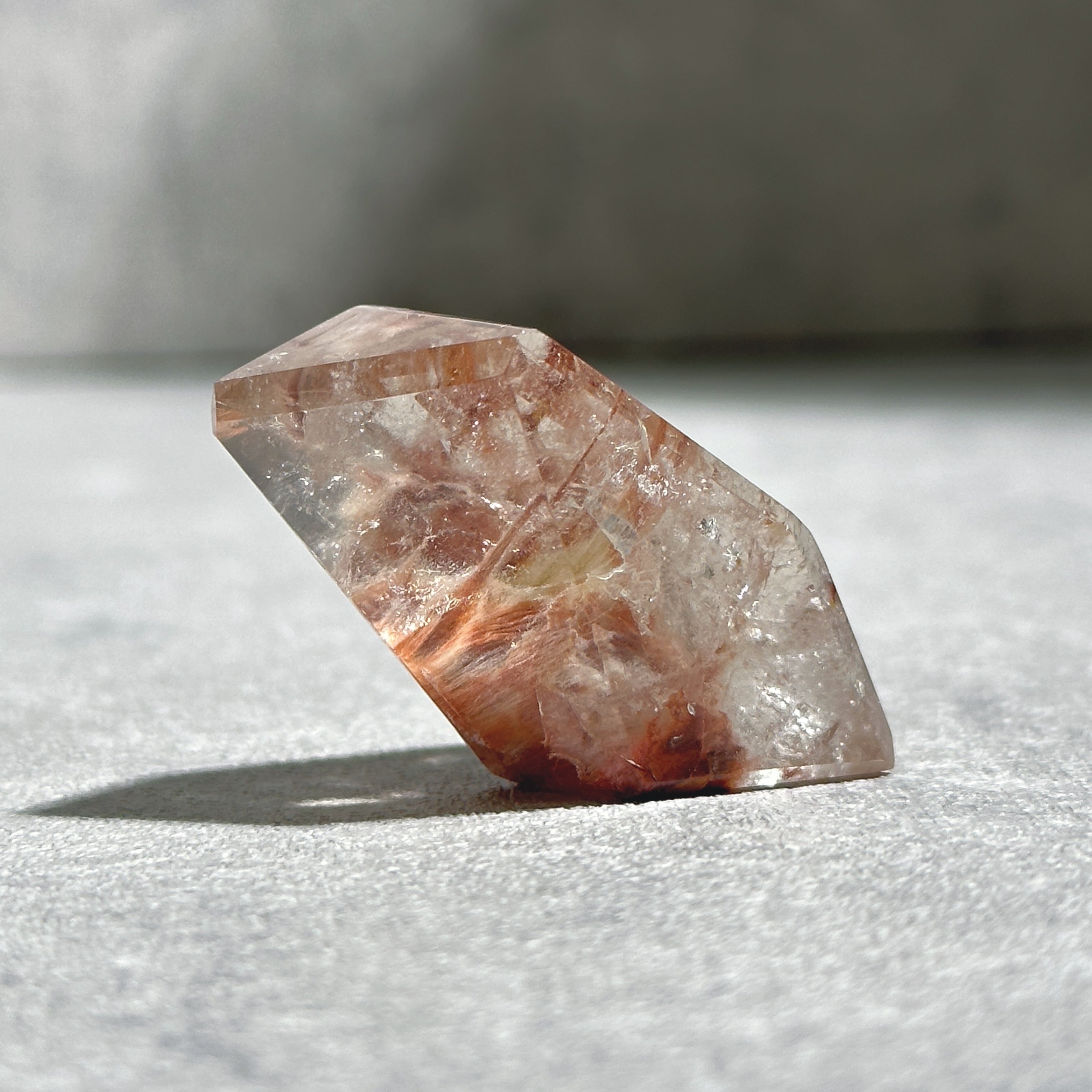 天然石　砂浜の様な ガーデン スモーキー クォーツ　フリーフォーム 台座付き 天然石 砂浜の様な ガーデン スモーキー クォーツ フリー