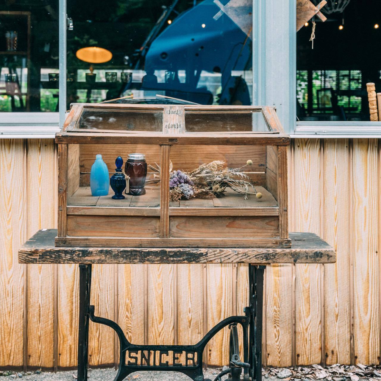 昭和　レトロ　木製ガラスケース　年代物　駄菓子ケース　コレクション　アクセサリー Amazon.co.jp: アンティーク木製 ショーケース 駄菓子屋 昭和