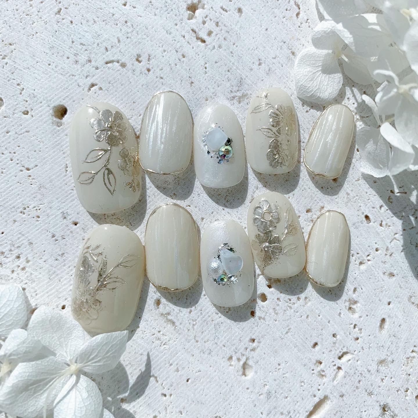 オーダーネイルチップNo.52 ミラーフラワー ラメ オーダーネイルチップNo.52 ミラーフラワー ラメ 【011】ネイルチップ