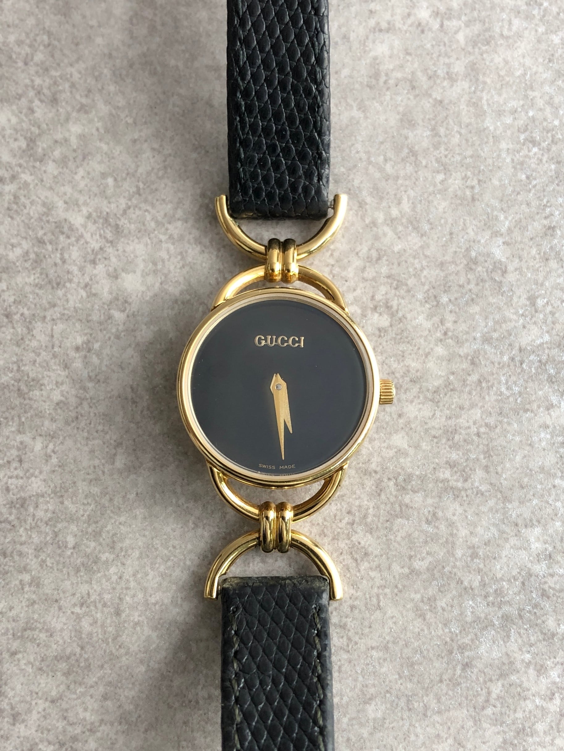 GUCCI ブラックレザー 腕時計 GUCCI グッチ 腕時計 ブラック レザー クウォーツ 6000L vintage