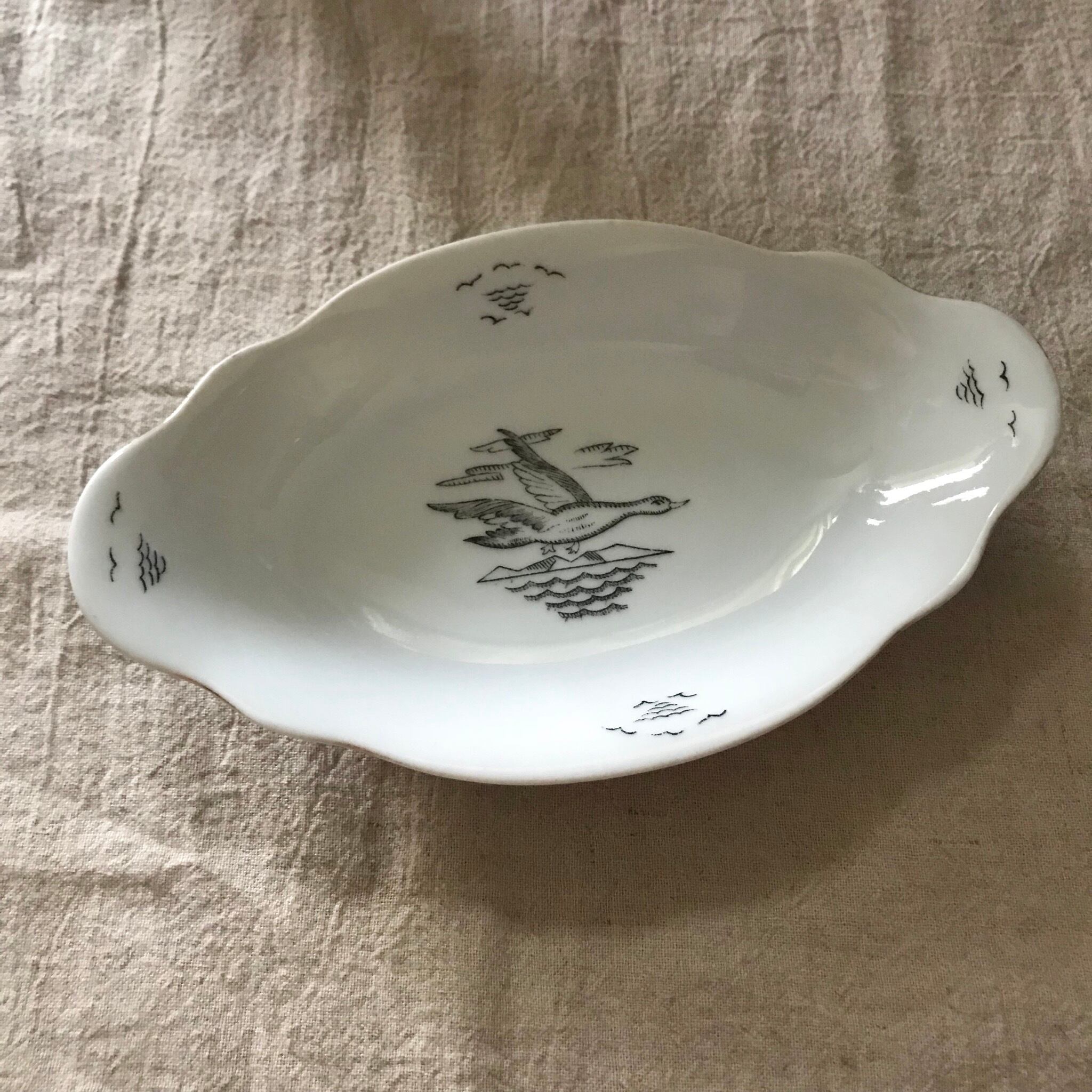 鳥模様のオーバルプレート