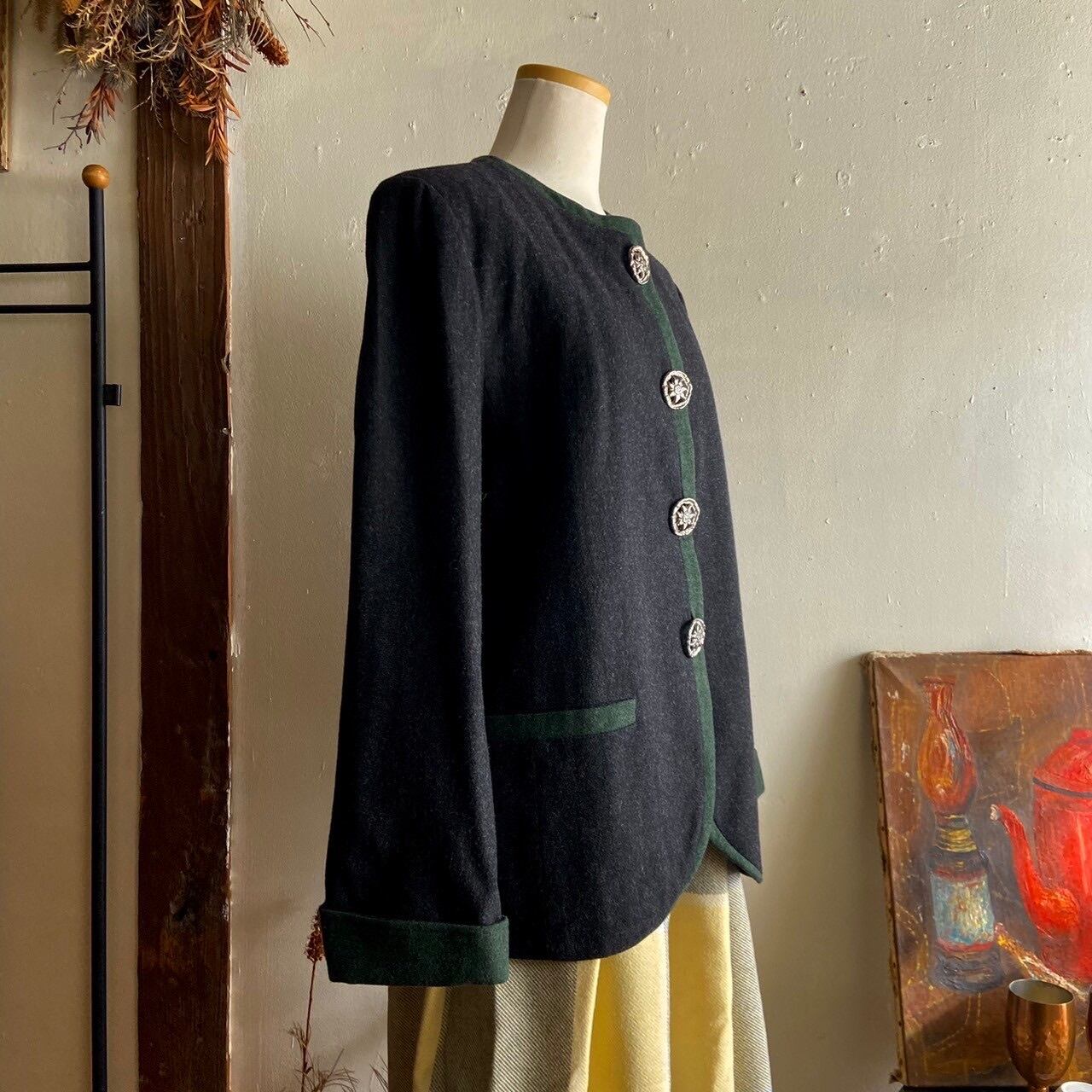 vintage tyrol jacket /チャコールグレーに大きなメタルのデザイン