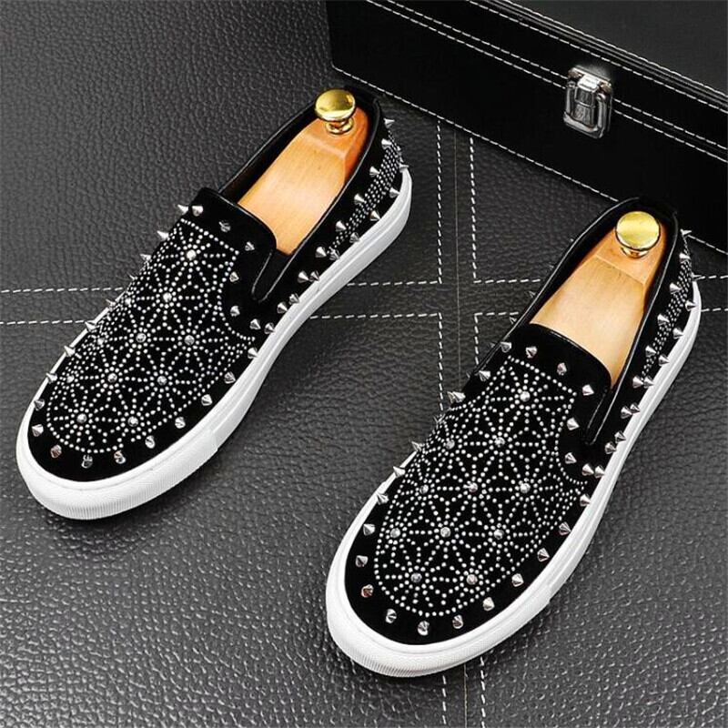 【新作】【送料無料】 リベットラインストーンメンズシューズ春と秋の黒の結婚式の靴丸いつま先の厚い底の靴 ブラック スプリング 春物 オータム 秋物 ラウンドトー 10b399161208945